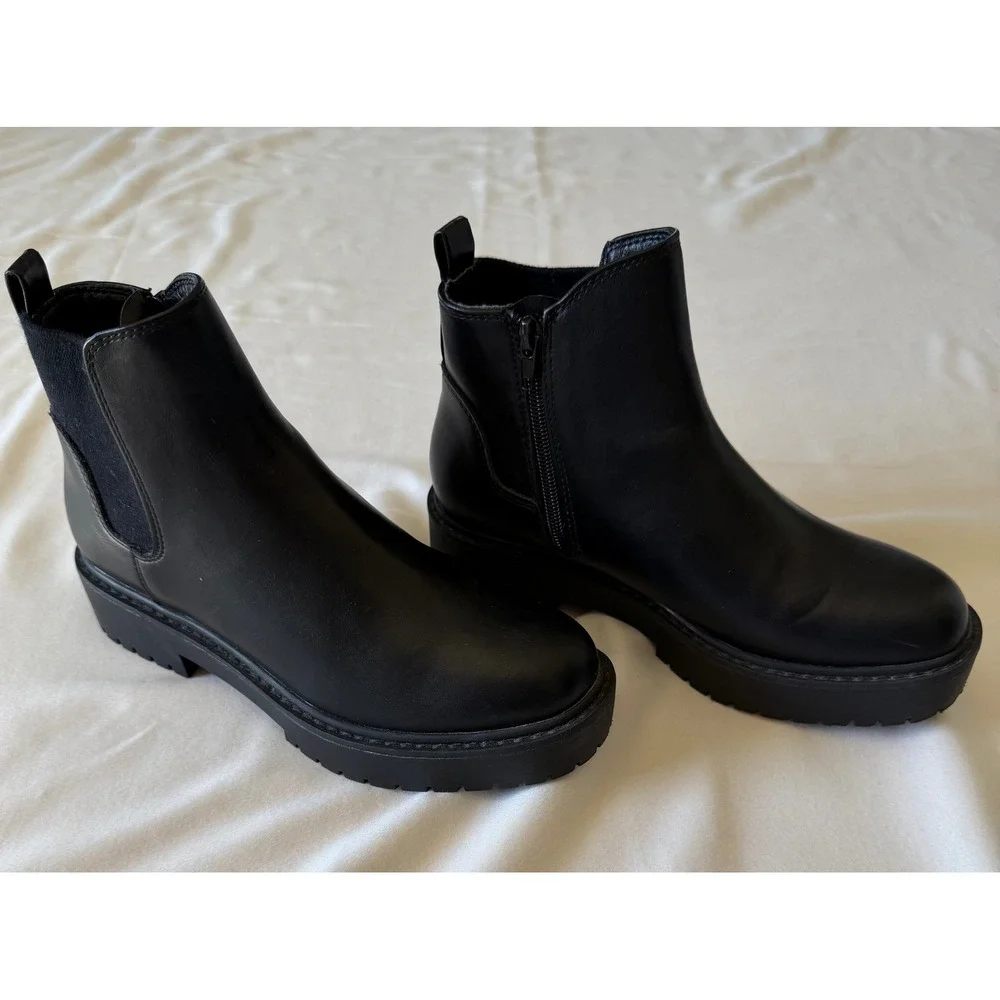 Time and Tru Womens Black Lug Sole Ankle Boots Side Zip Memory Foam Size 7